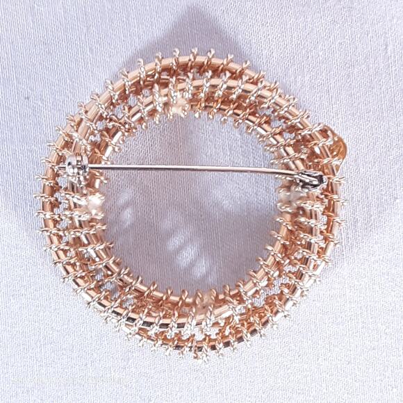 Swirl Brooch Gold Tone Twisted Wire Wound Around Spiral Wire - Picture 6 of 8